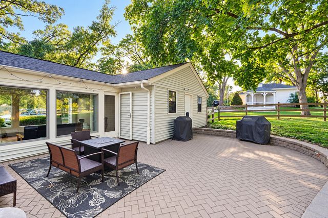 7302 Hillside Road, Crystal Lake, IL 60012