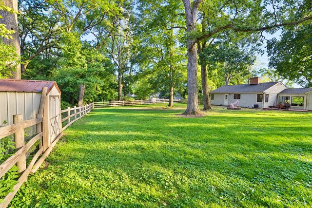7302 Hillside Road, Crystal Lake, IL 60012