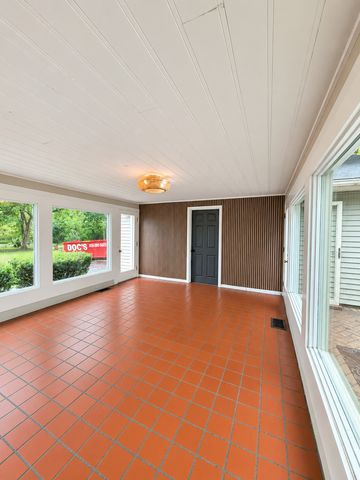 7302 Hillside Road, Crystal Lake, IL 60012
