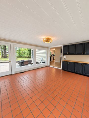 7302 Hillside Road, Crystal Lake, IL 60012