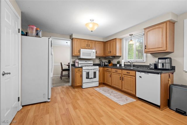 1620 Sapphire Drive, Hudson, OH 44236