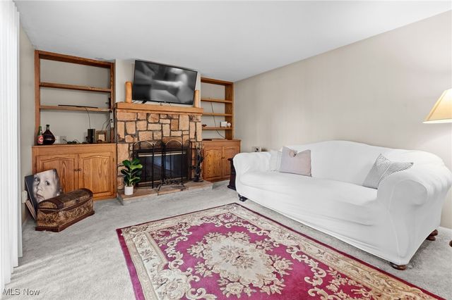 1620 Sapphire Drive, Hudson, OH 44236