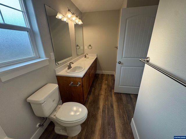 1055-1057 Big Fir Pl S, Salem, OR 97306