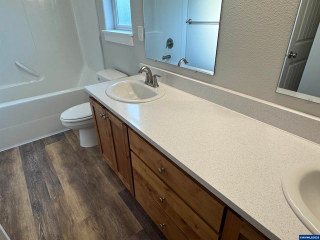 1055-1057 Big Fir Pl S, Salem, OR 97306