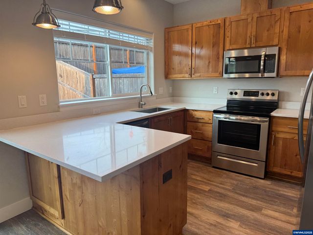 1055-1057 Big Fir Pl S, Salem, OR 97306