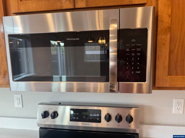 1055-1057 Big Fir Pl S, Salem, OR 97306