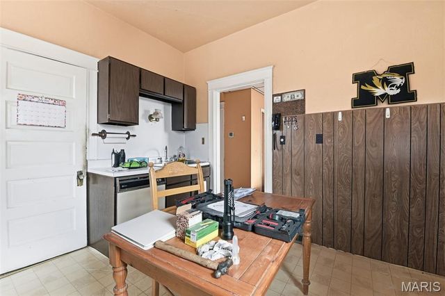 4372 Ellenwood Avenue, St Louis, MO 63116