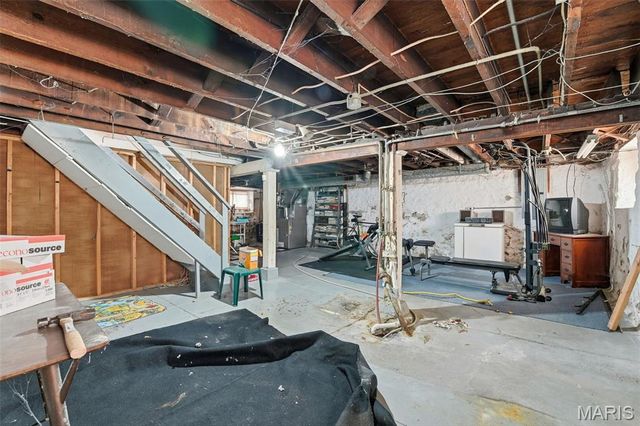 4372 Ellenwood Avenue, St Louis, MO 63116