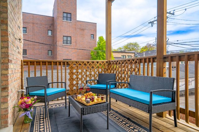 2117 W Irving Park Road 2R, Chicago, IL 60618