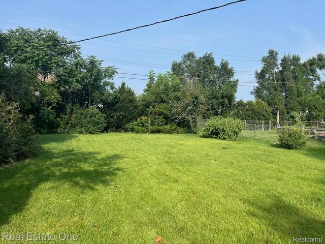 51341 Neumaier Drive, Shelby Charter Township, MI 48316