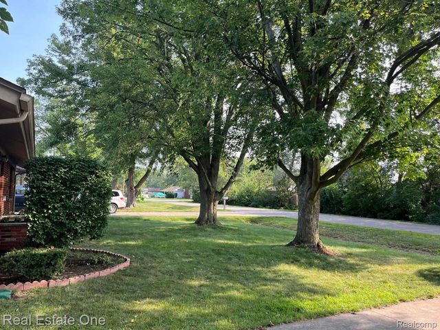 51341 Neumaier Drive, Shelby Charter Township, MI 48316