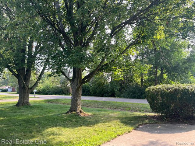 51341 Neumaier Drive, Shelby Charter Township, MI 48316