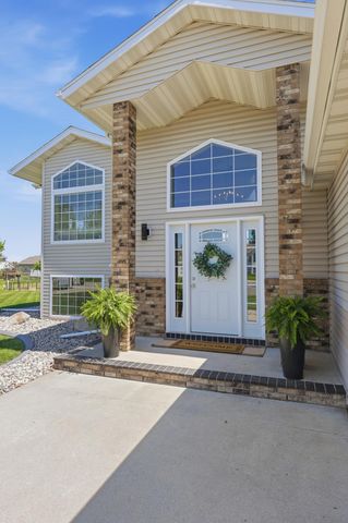 3124 11th Avenue S, Moorhead, MN 56560