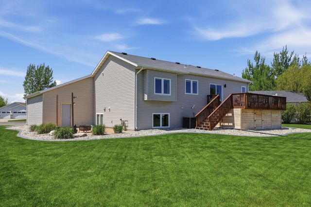 3124 11th Avenue S, Moorhead, MN 56560