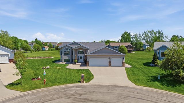 3124 11th Avenue S, Moorhead, MN 56560