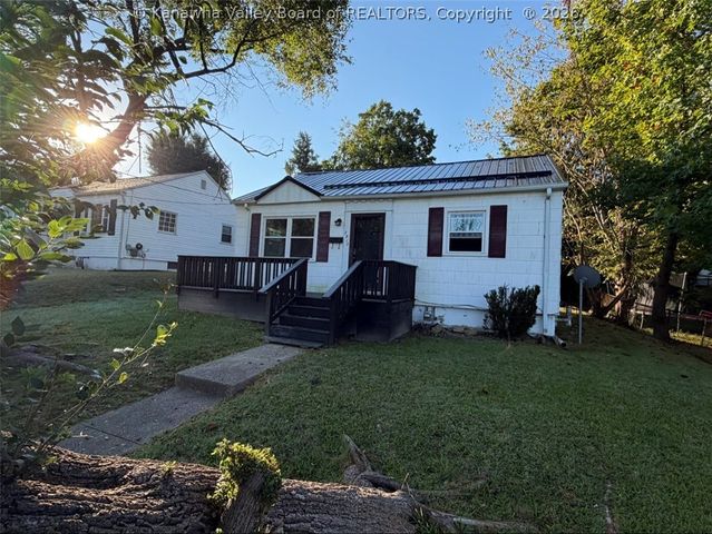2913 Pence Street, South Charleston, WV 52303