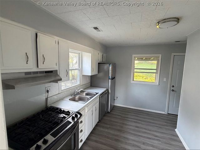 2913 Pence Street, South Charleston, WV 52303