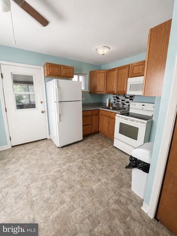 8142 DUNDALK AVE, Baltimore, MD 21222