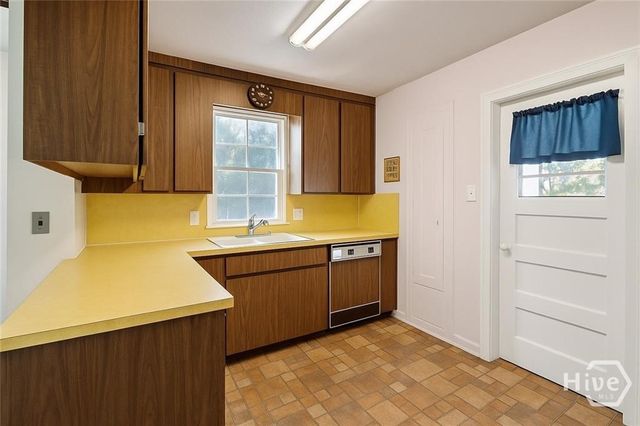 1402 E 51st Street, Savannah, GA 31404