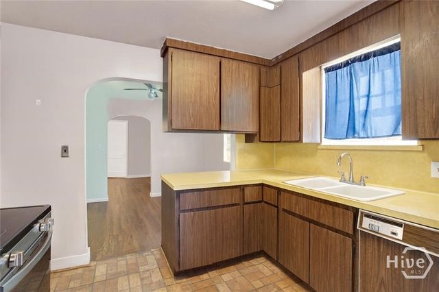 1402 E 51st Street, Savannah, GA 31404