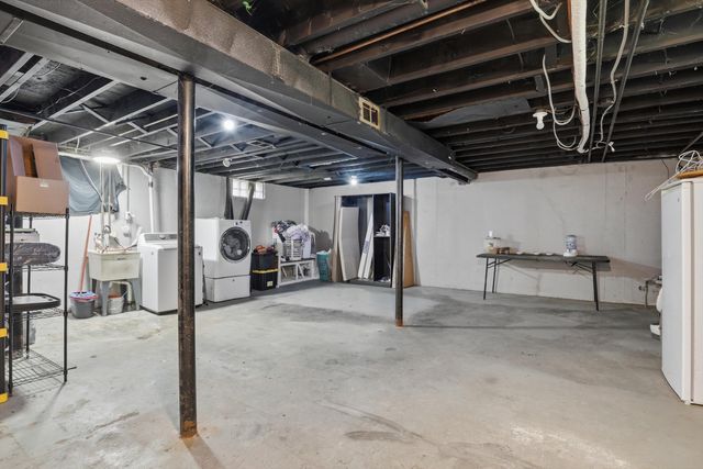 9088 Monroe Boulevard, Taylor, MI 48180