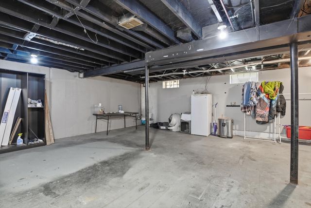 9088 Monroe Boulevard, Taylor, MI 48180