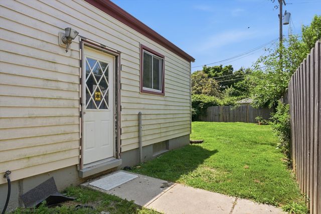 9088 Monroe Boulevard, Taylor, MI 48180