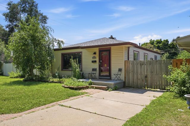 9088 Monroe Boulevard, Taylor, MI 48180