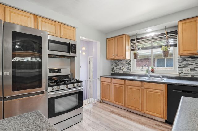 9088 Monroe Boulevard, Taylor, MI 48180