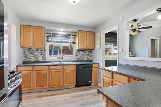 9088 Monroe Boulevard, Taylor, MI 48180