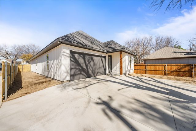 2700 Westbrook Avenue, Fort Worth, TX 76111