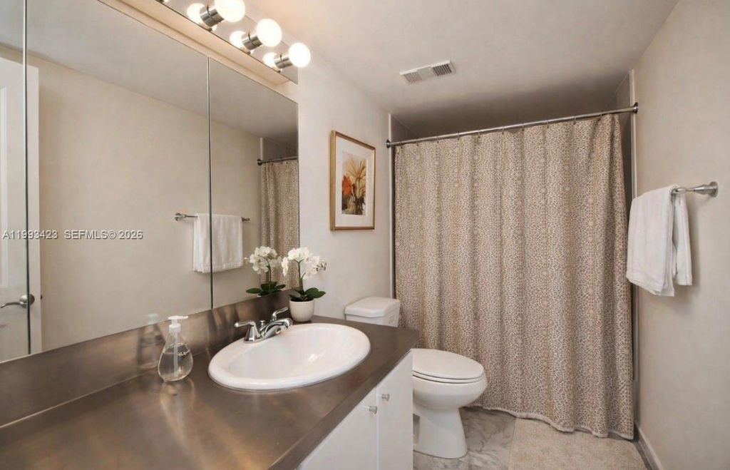 Image 5 of property listing at 1623 Collins Ave 318, Miami Beach, FL 33139