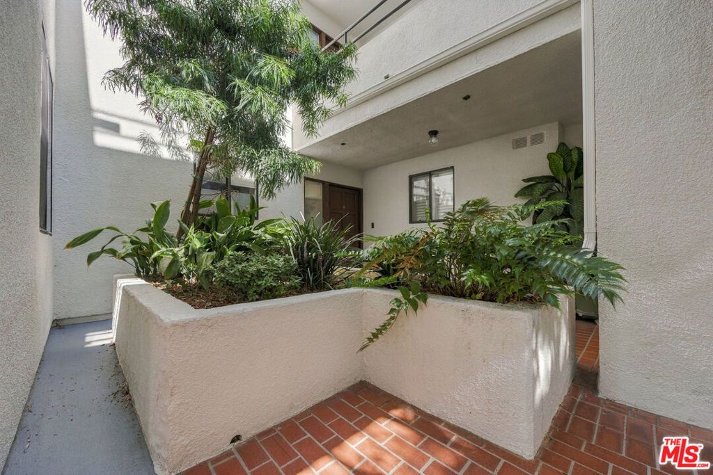 1312 S Saltair Avenue 106, Los Angeles, CA 90025 — photo 2