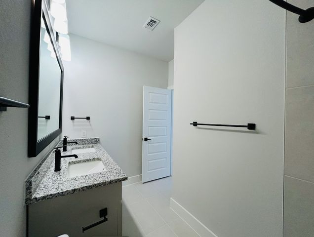 530 Mission Trail B3B, Arlington, TX 76010