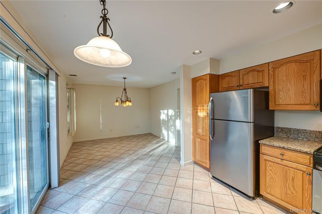 4 Cedar Ridge Lane, Bay Shore, NY 11706