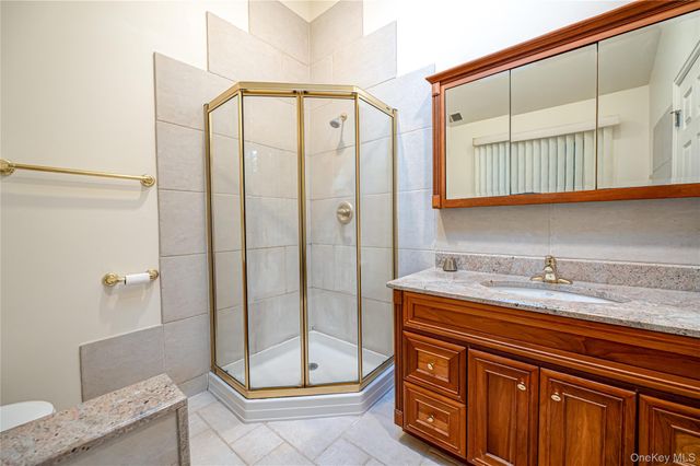 4 Cedar Ridge Lane, Bay Shore, NY 11706