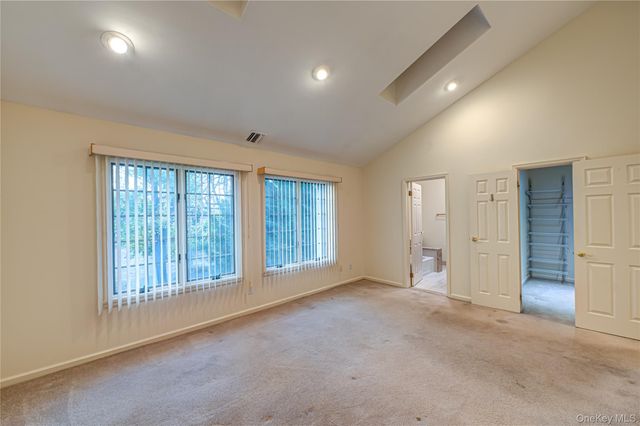 4 Cedar Ridge Lane, Bay Shore, NY 11706