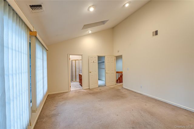 4 Cedar Ridge Lane, Bay Shore, NY 11706