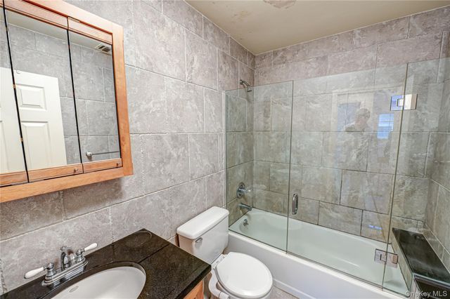 4 Cedar Ridge Lane, Bay Shore, NY 11706