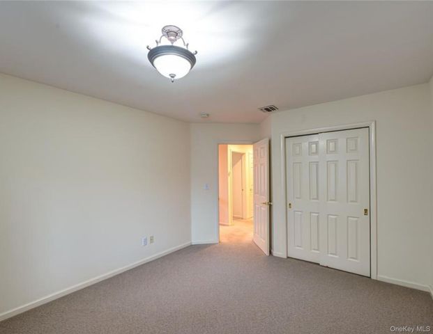 4 Cedar Ridge Lane, Bay Shore, NY 11706