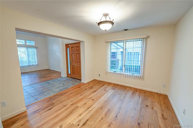 4 Cedar Ridge Lane, Bay Shore, NY 11706