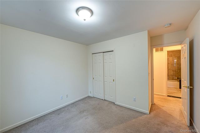 4 Cedar Ridge Lane, Bay Shore, NY 11706