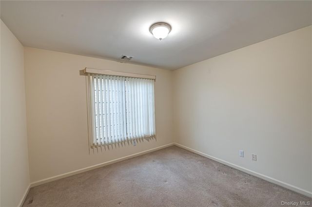 4 Cedar Ridge Lane, Bay Shore, NY 11706