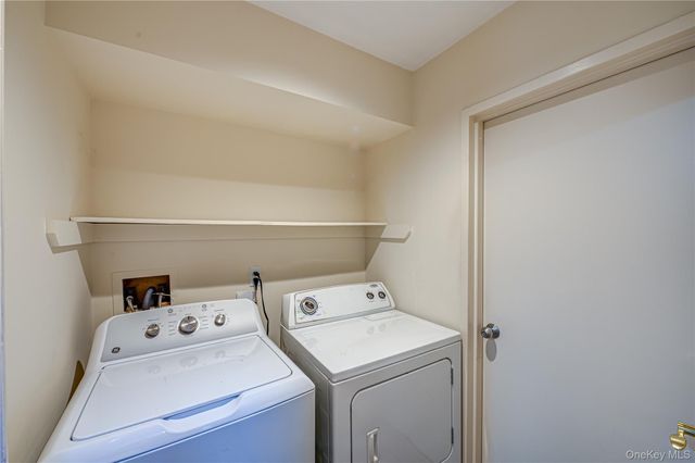 4 Cedar Ridge Lane, Bay Shore, NY 11706