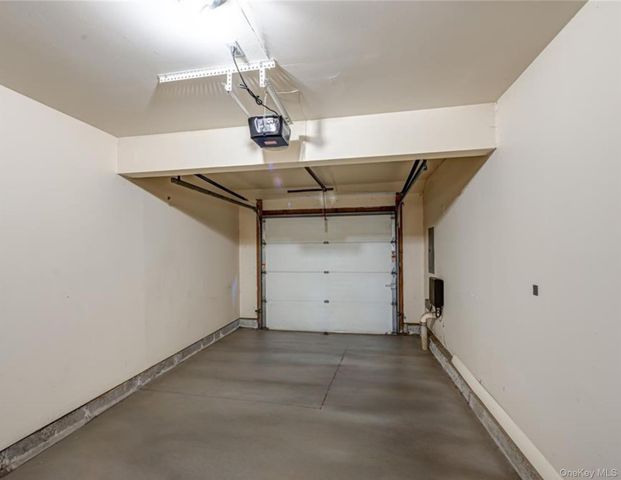 4 Cedar Ridge Lane, Bay Shore, NY 11706