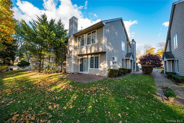 4 Cedar Ridge Lane, Bay Shore, NY 11706