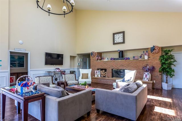 4 Cedar Ridge Lane, Bay Shore, NY 11706