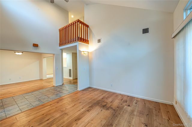 4 Cedar Ridge Lane, Bay Shore, NY 11706