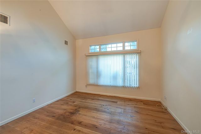 4 Cedar Ridge Lane, Bay Shore, NY 11706