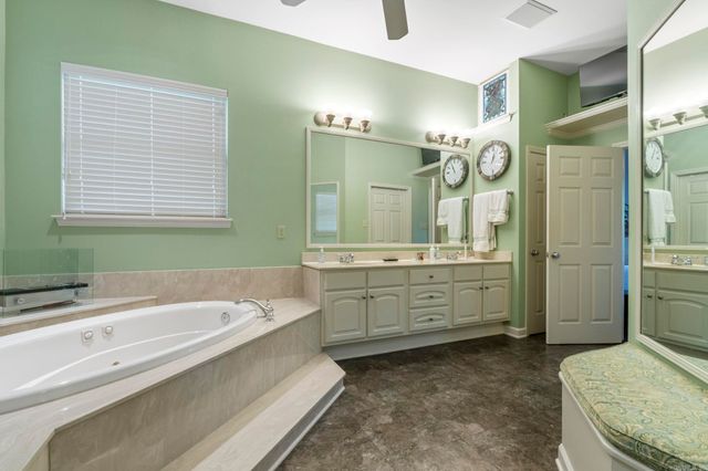 12 Fox Chapel Court, Little Rock, AR 72212